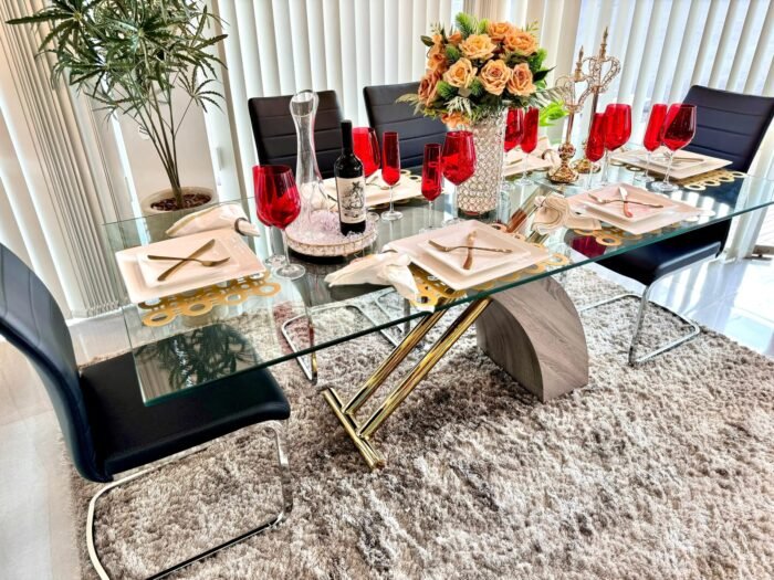 Mesa de comedor con tapa de vidrio y patas en forma de X combinadas. Medidas 2 mts x 90 cm - Imagen 5