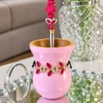 Mate de madera color rosado con bombilla
