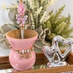 Mate de madera color rosa pastel con bombilla