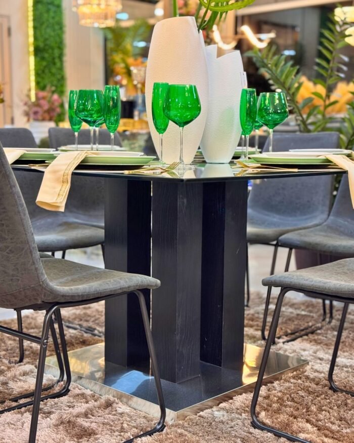 Mesa tapa de vidrio 1.40x1.40m + 8 sillas diseño industrial - Imagen 3