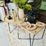 Mesa ratona y mesa de apoyo con estructura metálica y tapa de madera